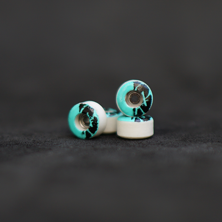 RV2 Inverted Oak Wuitton Turquesa