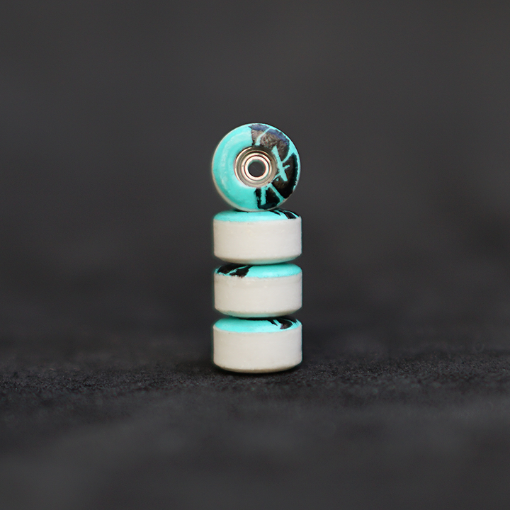 RV2 Inverted Oak Wuitton Turquesa