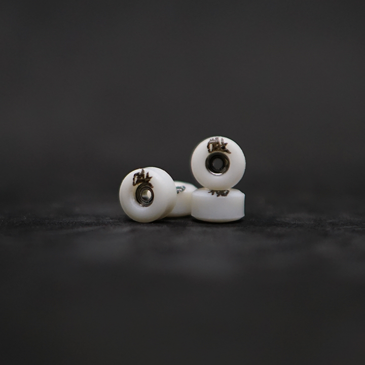 Simple on RV2 OG White