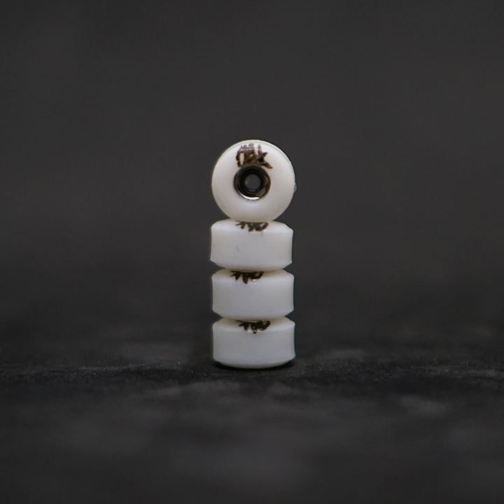 Simple on RV2 OG White