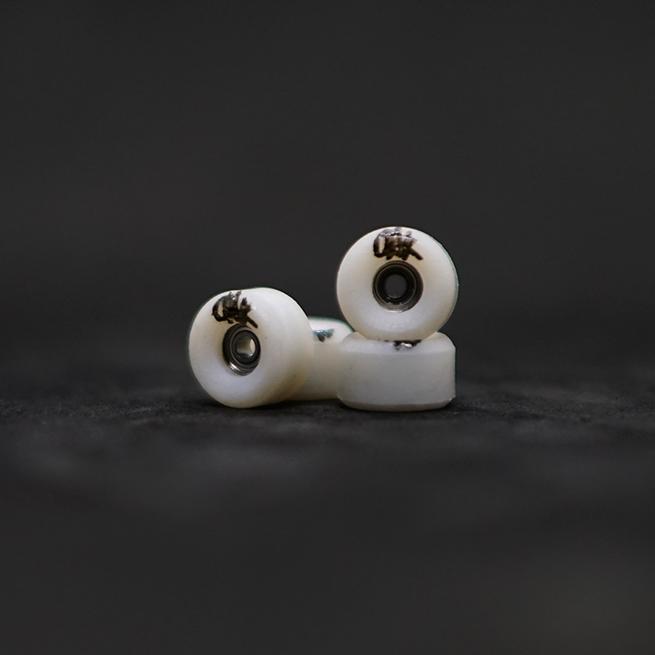 Simple on RV2V OG White