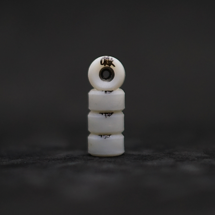 Simple on RV2V OG White