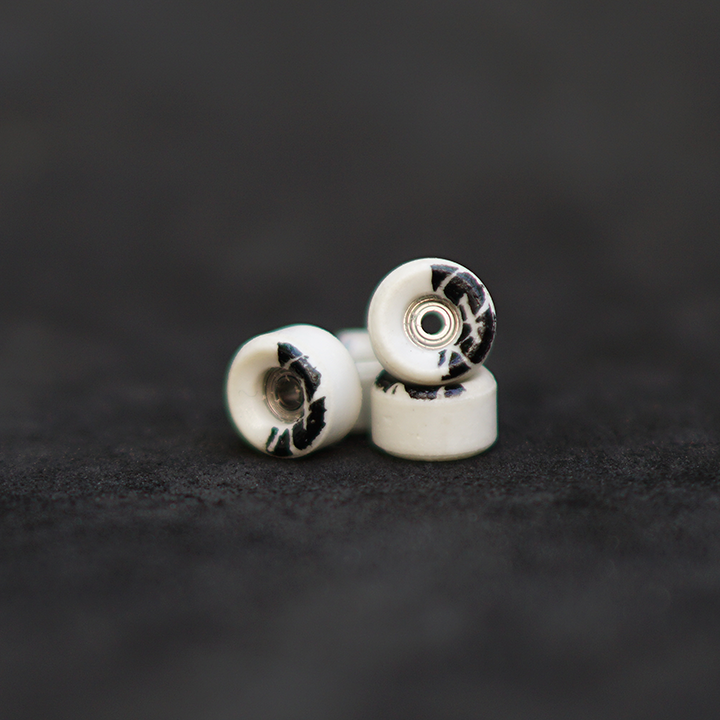 RV2V Inverted Oak Wuitton White – Oak Wheels